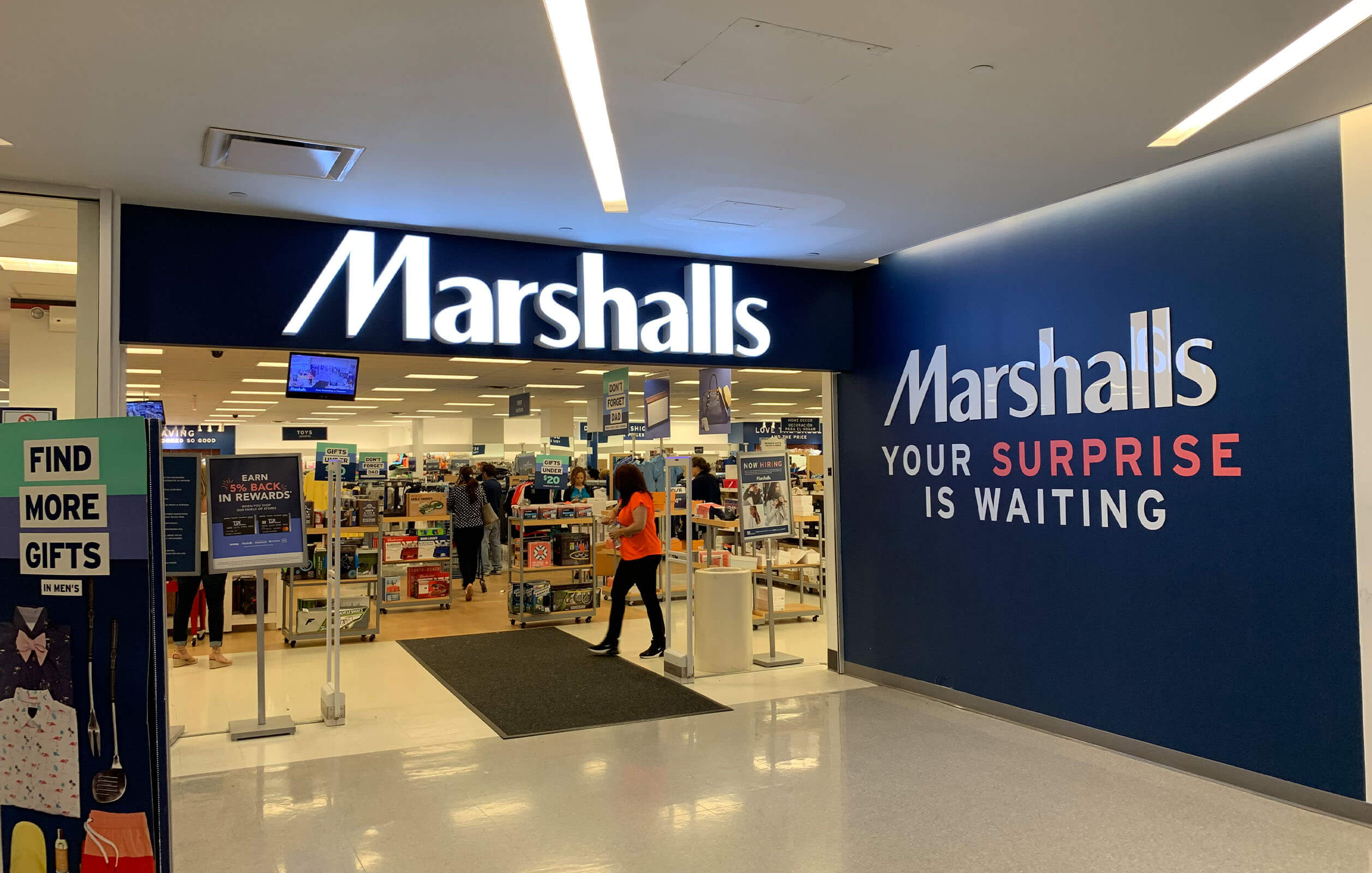 Entrance to Marshalls at the George Washington Bridge Bus Station retail complex